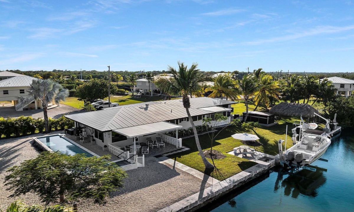 Big Pine Key House | A Serene Florida Escape in Big Pine Key 3 bed 2 bath house, pool, dock, sleep 6