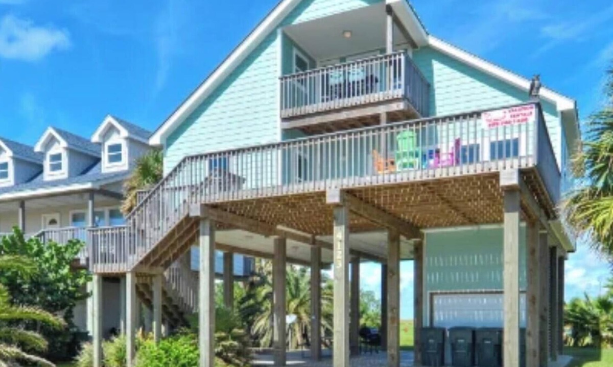 Pointe San Luis House | A View to Remember Spacious 3-bedroom house in a serene location with AC