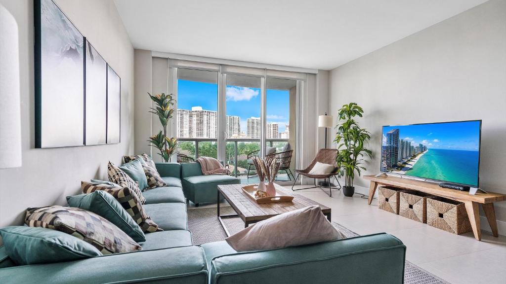 Sunny Isles Beach Apartment | Absolute Beach Bliss, Chic & Expansive Retreat