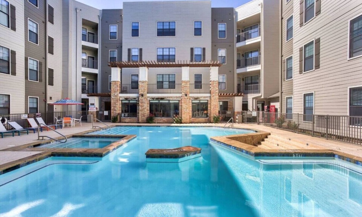 Central Arlington Apartment | AEA- 820 Benge Dr TX