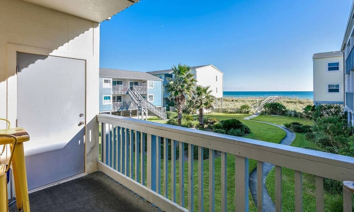 Pensacola Beach Condo | Affordable Gulf View Condo w/Pool!