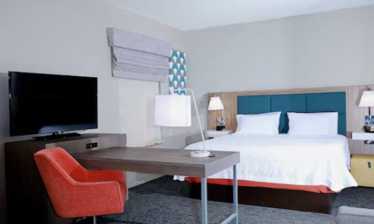 Wesley Chapel Hotel | Affordable King Size Studio w/Sofabed & Breakfast