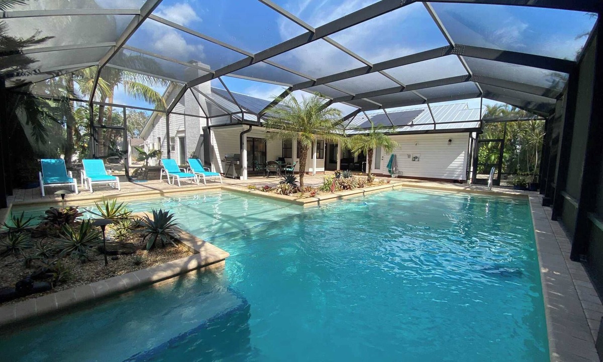 Palma Sola House | ⚓ Agave Sun! Modern, tropical pool home just off Anna Maria Island!⚓