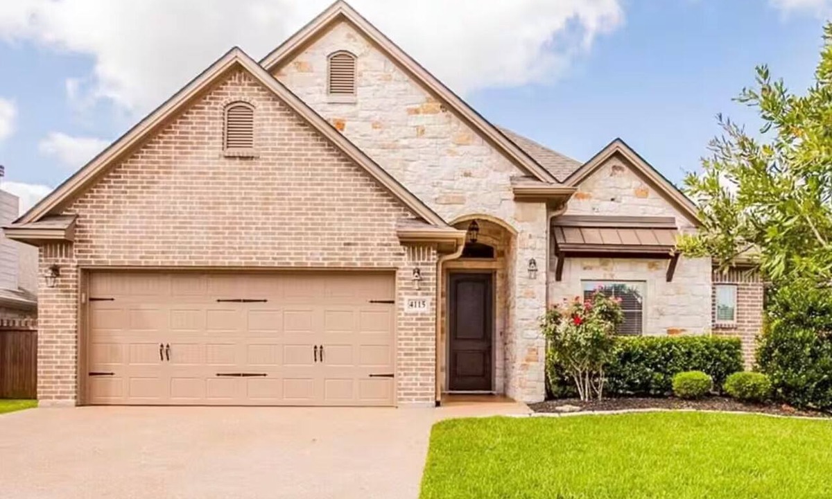 Wellborn House | AGGIELAND family HOME away from HOME
