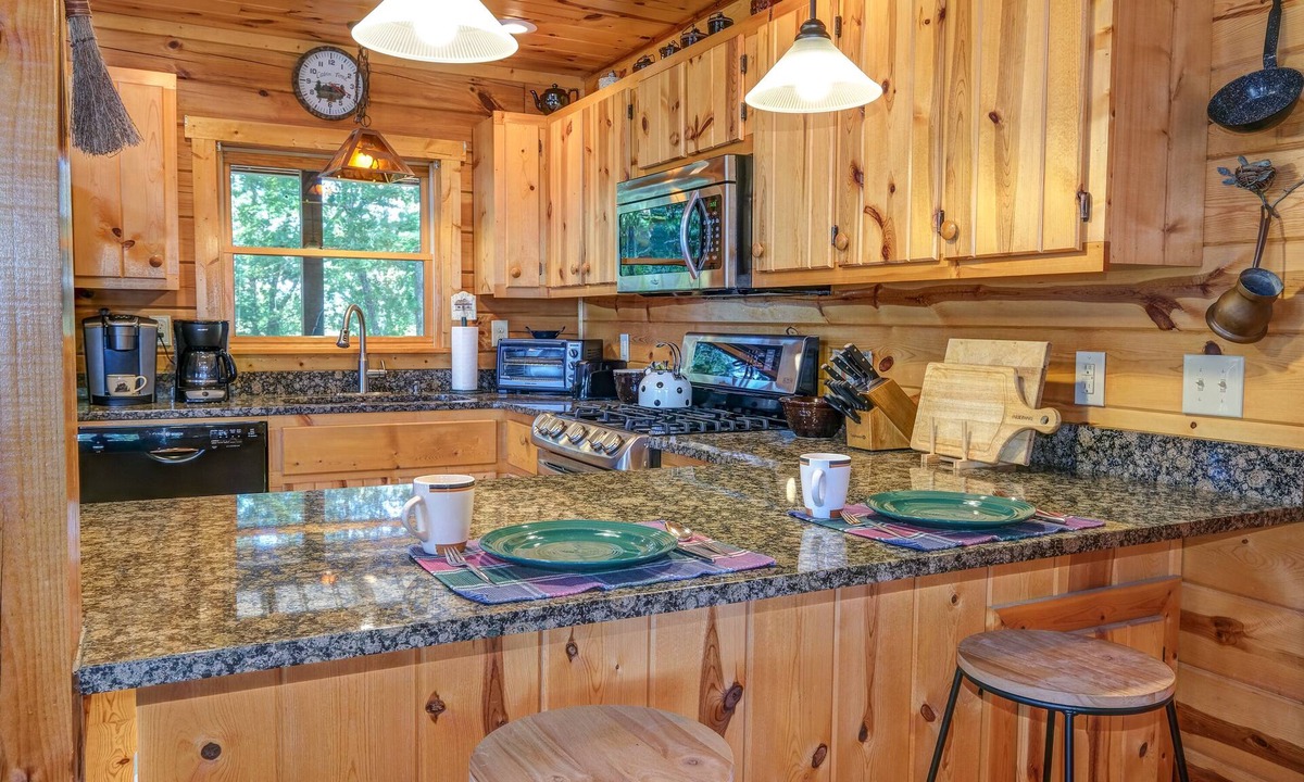 Murphy Cabin | Airy mountain cabin with long range views
