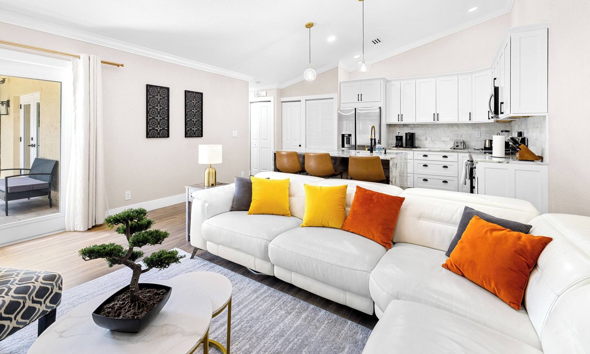 Wellington Villa | Alluring Luxury Oasis: Modern Comfort and Relaxation