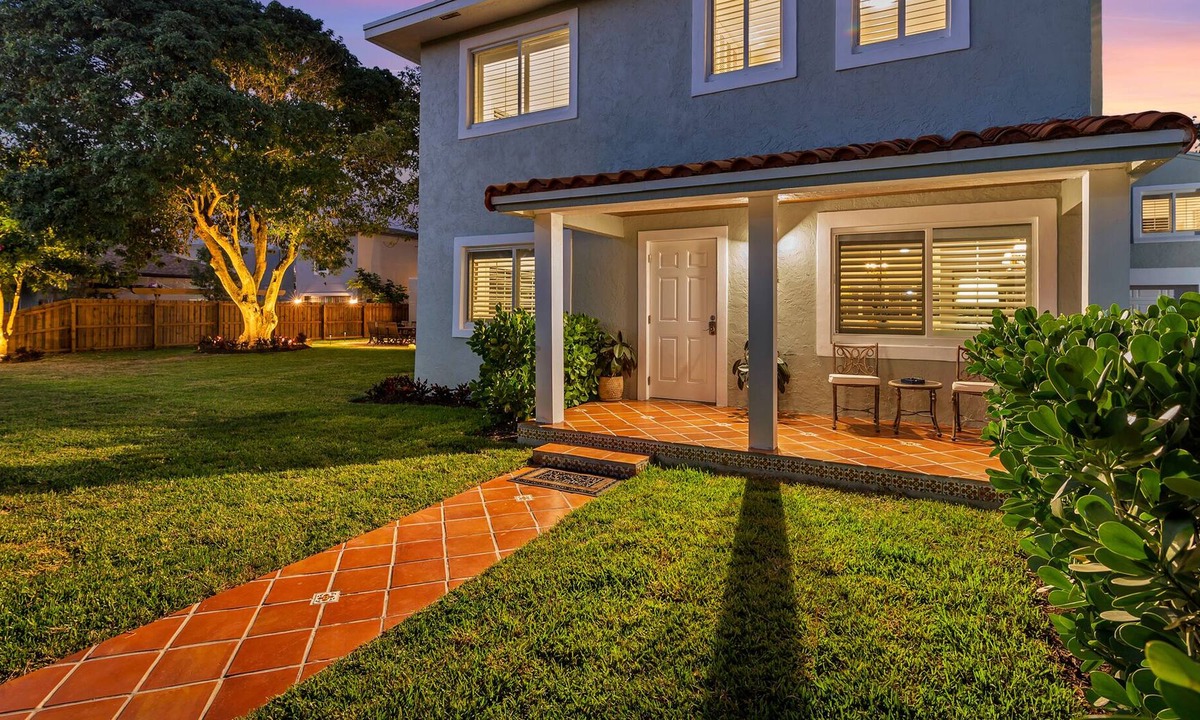 Poiciana Park II House | Amazing 8 Bedroom, 5 Bath