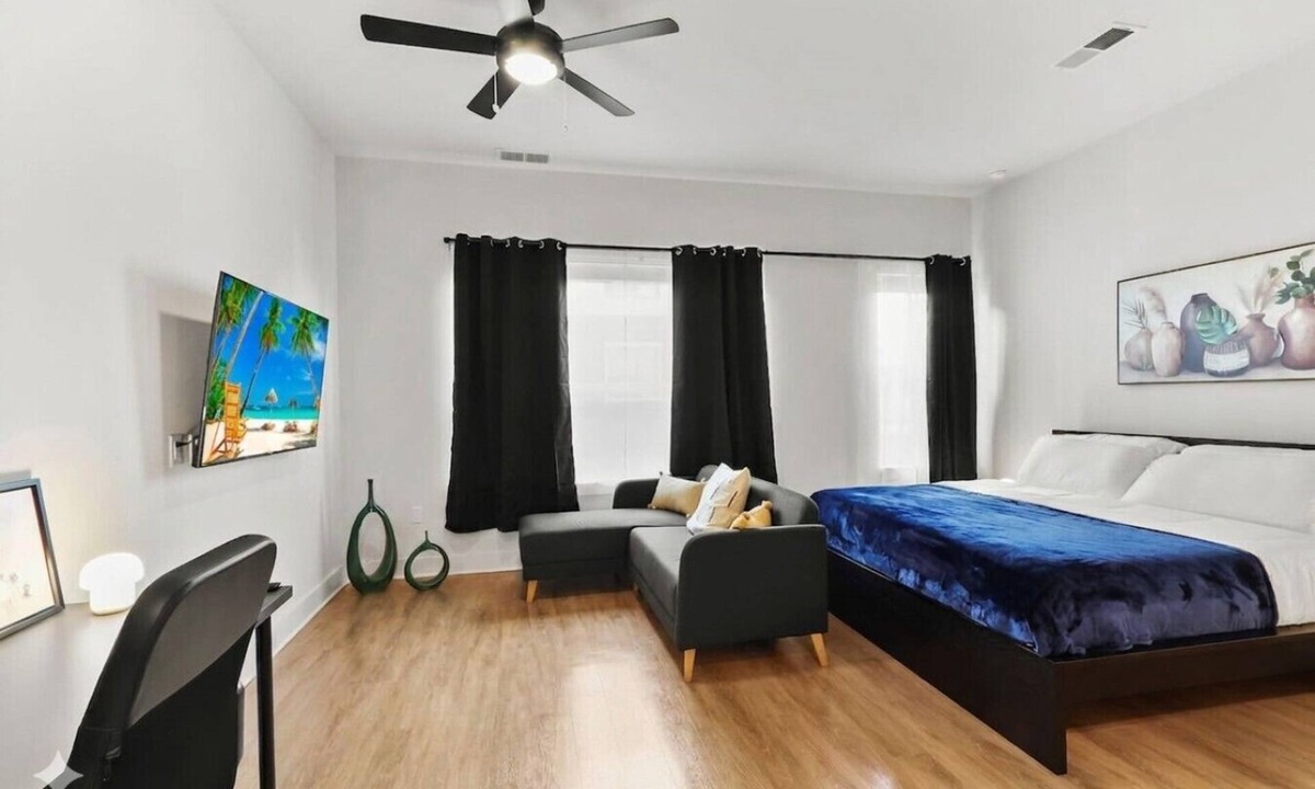 North Hyde Park Apartment | Amazing Studio | King Suite | Pool & Gym | Central