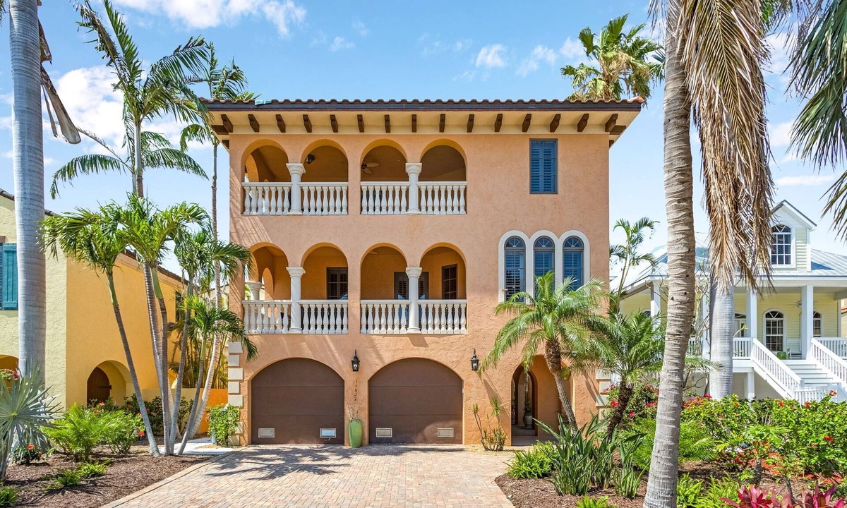 Captiva House | ANDY ROSSE LUXURY VILLA - WALK TO BEACH, SHOPS & RESTAURANTS
