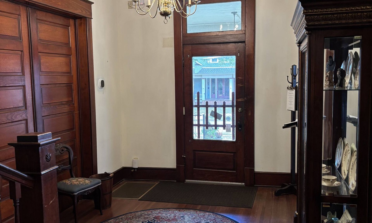 Nacogdoches Bed & Breakfast | Angelina Room - Hardeman House Bed and Breakfast