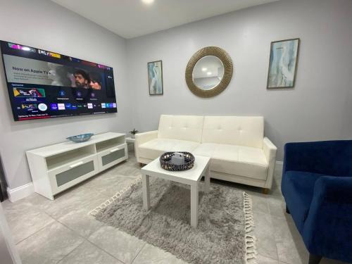Hollywood Apartment | Annas Peaceful mini Luxury suite