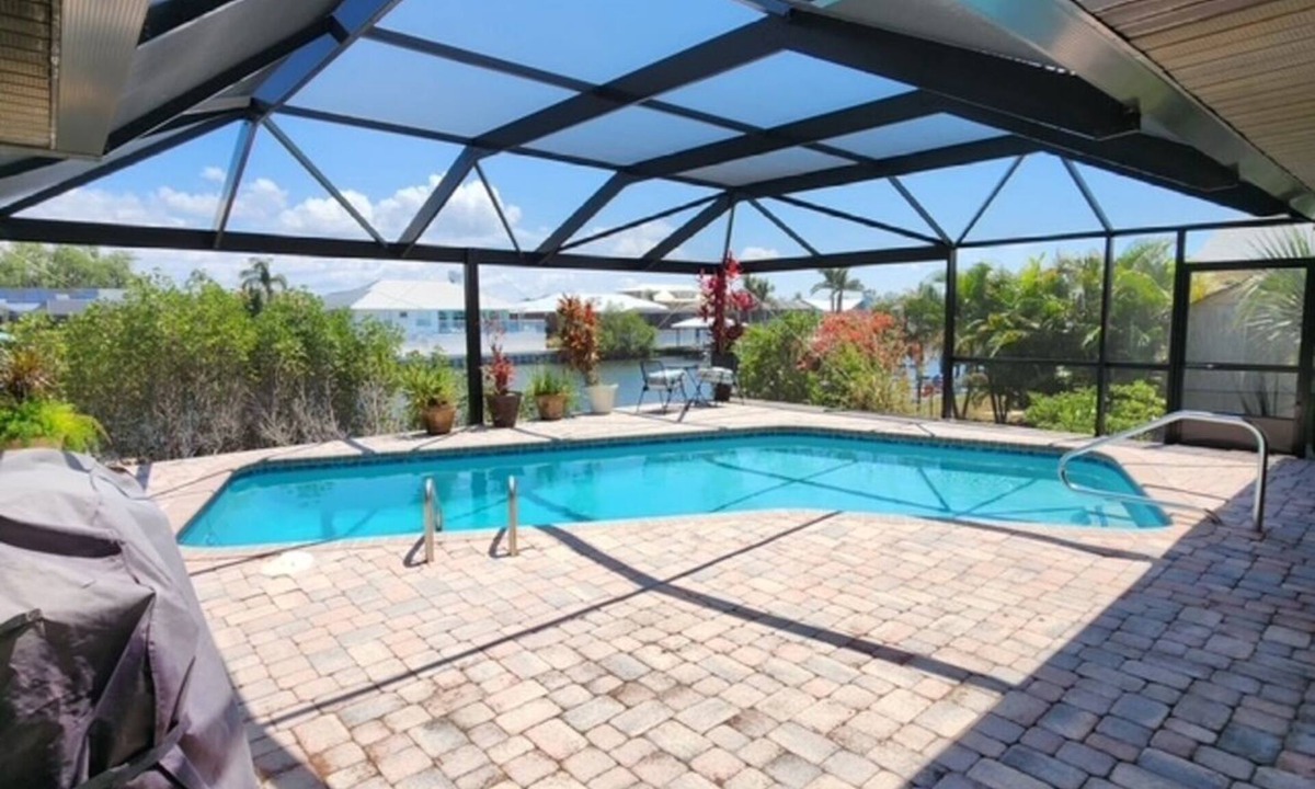 Apollo Beach House | Apollo Beach Waterfront 3BR — Private Dock, Heated Saltwater Pool & Kayaks