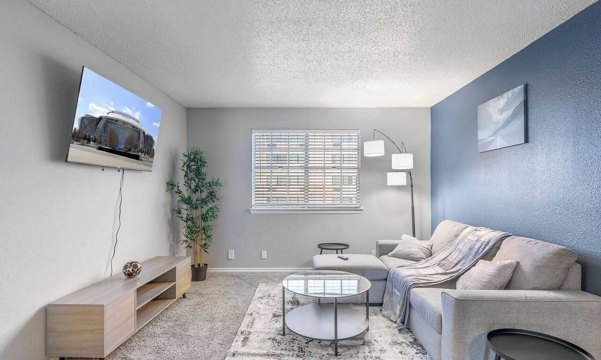 Central Arlington Apartment | Arlington 1BR | AT&T, Globe Life, 6 Flags, Parking