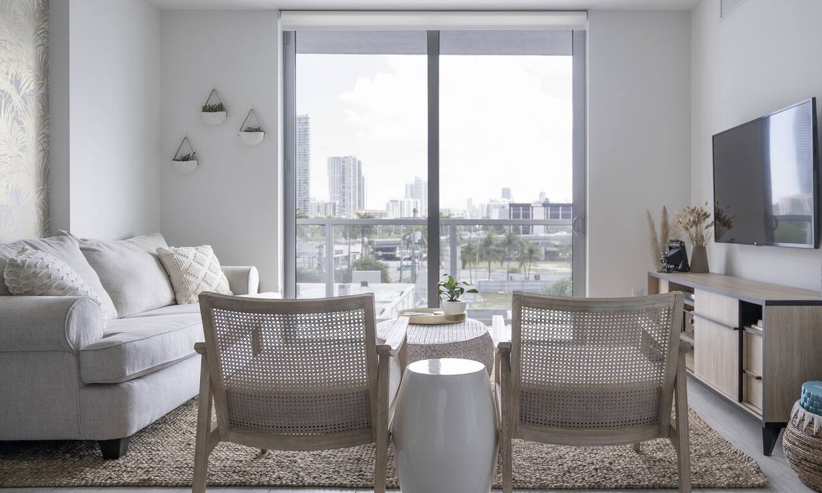 Northeast Miami Condo | Artistic Design District Stay, Parking, Pool, Gym