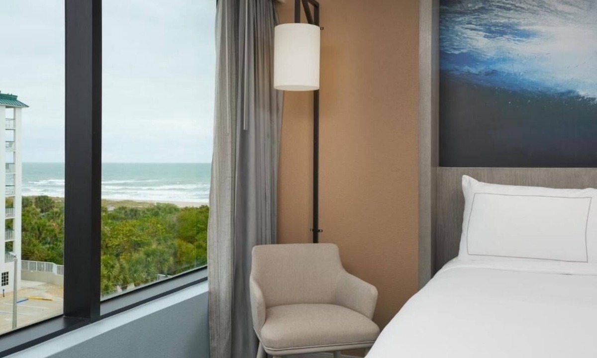 Cocoa Beach Hotel | Atlantic Retreat | 2Q Oceanfront Room | Surfing, Snorkeling & Seafood Dining