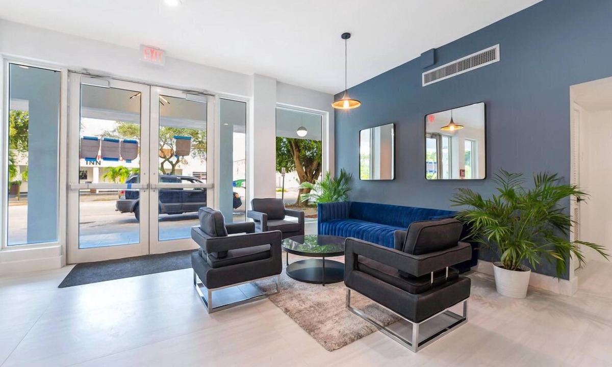 Miami Springs Hotel | Atrium Hotel, Trademark Collection by Wyndham