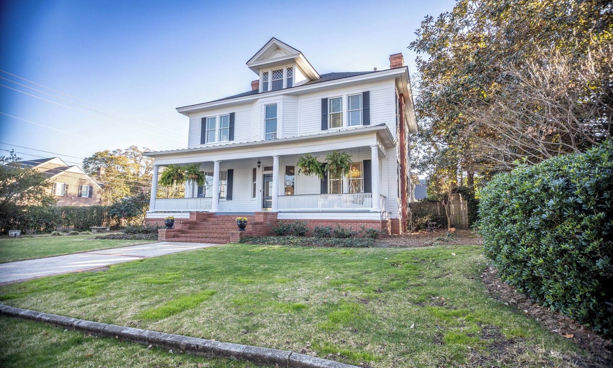 Summerville House | Augusta's Gem - Player quality host home with 1 bed 1 bath detached cottage.