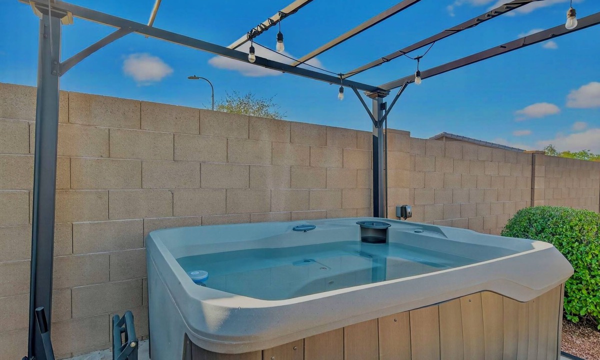 Glendale House | Backyard Oasis w/HotTub+Firepit 9 mins to Stadiums