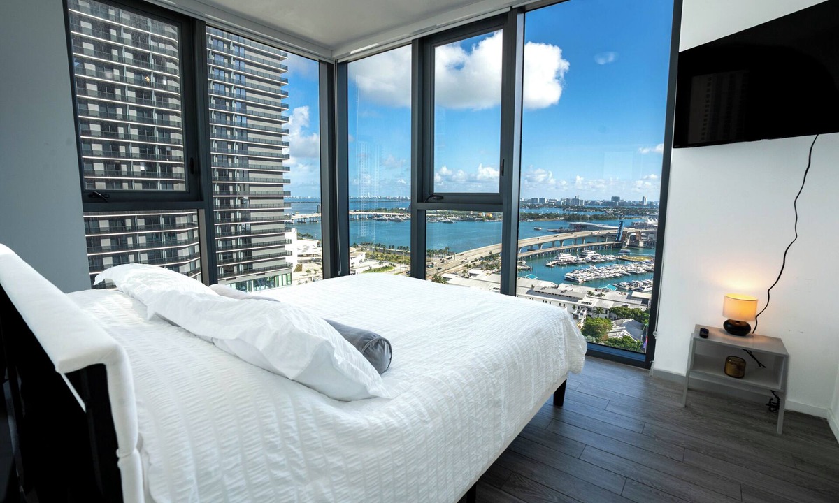 Downtown Miami Apartment | Bay View 2BR Condo - Walk to PortMiami, Bayside - Sleeps 6