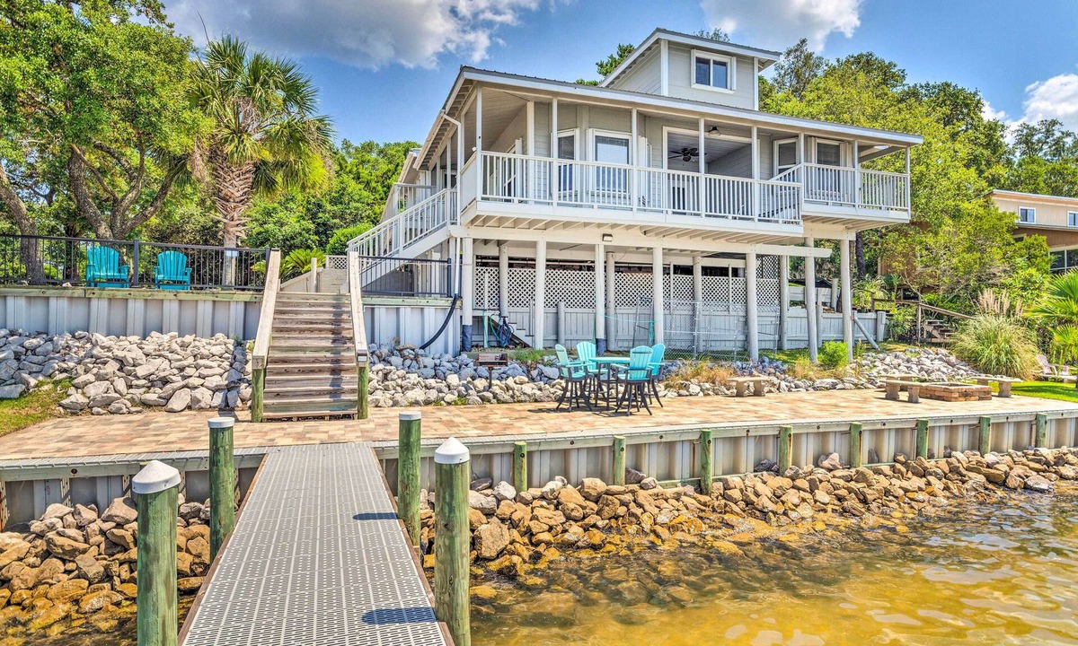 Niceville House | Bayfront Niceville Getaway w/Private Dock!