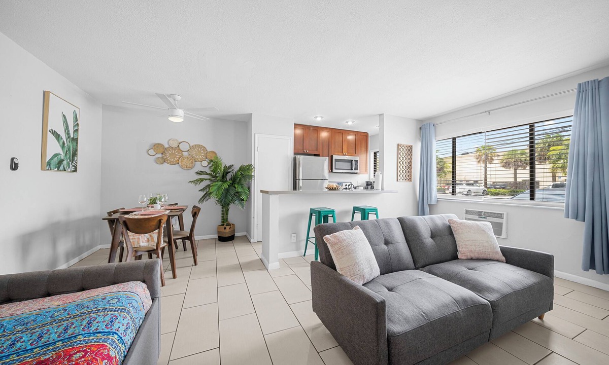 Coral Ridge Hotel | Bayview Apartments by Lowkl