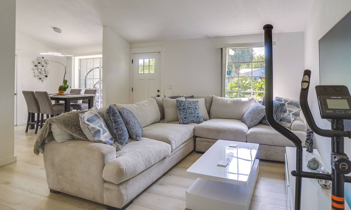 Lake St. George House | BBQ Ready Retreat w/Pool Access in Palm Harbor