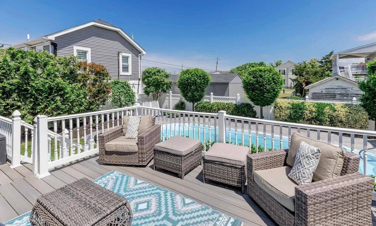 Green Creek House | Beach Block Shoreline Retreat with Pool & Fire Pit 1 Minute Walk to Beach