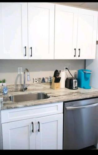 Naples Park Apartment | Beach Getaway half mile from the beach with fenced yard