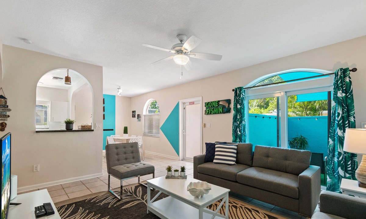 Downtown Hollywood House | Beach Retreat★ 1 block from downtown ★beach& Shops