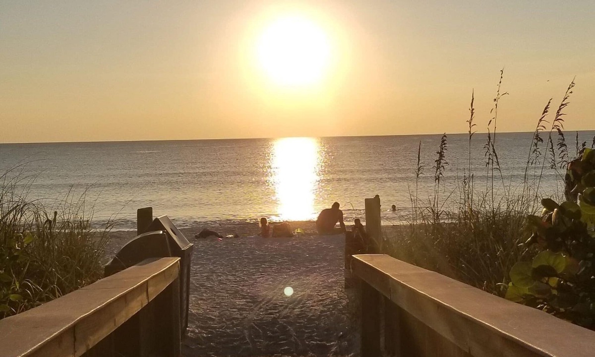 Fountain Lakes House | BEACH & SUNSETS CONDO!