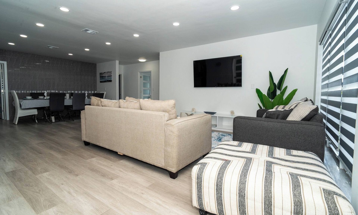 Hollywood House | Beach Vacation Home Hard Rock Casino.