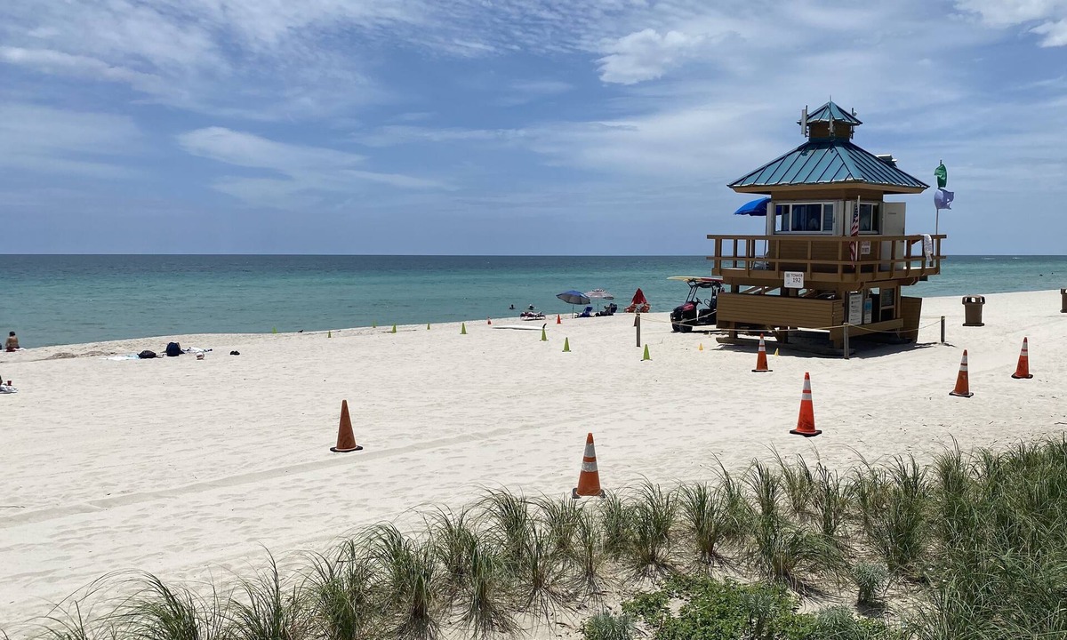 Golden Beach Resort | Beachfront condo in Miami!