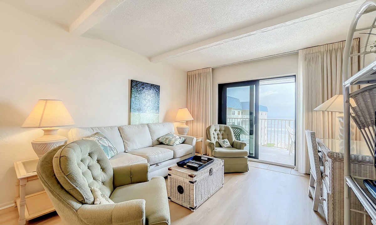 New Smyrna Beach Condo | Beachfront Corner unit overlooking pool | Walk to shopping and dining | HA501
