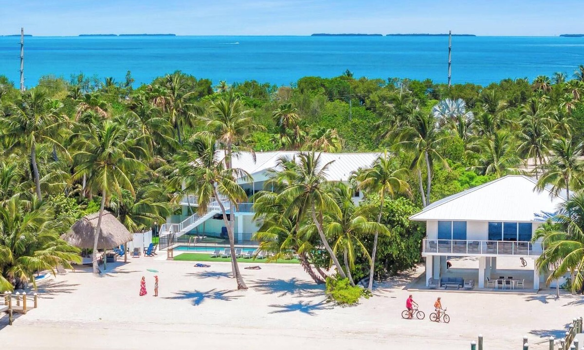 Lower Matecumbe Key House | Beachfront Estate - Two Villas/Heated Pools/Docks/Dolphin & Mahi Key