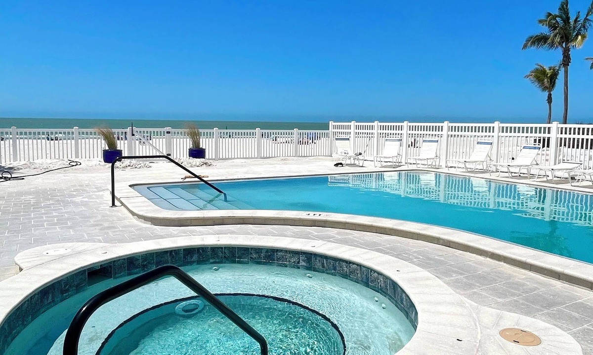 Sunset Reef Condo | Beachfront Getaway Stunning Condo w/Ocean Views
