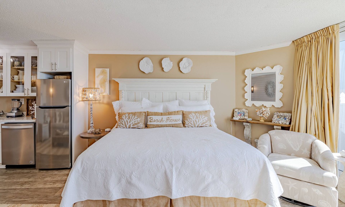 Panama City Beach Condo | Beachfront Ground Floor Studio Condo with Patio Seasonal Beach Service Included