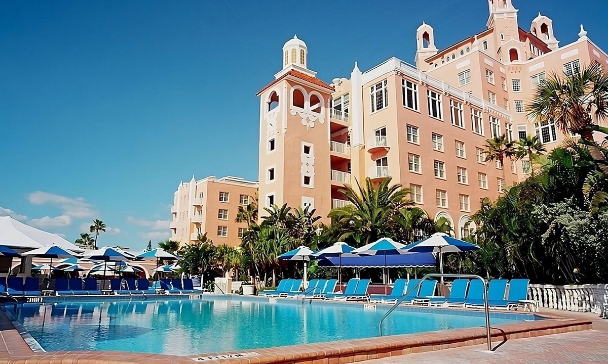 Pass-a-Grille Hotel | Beachfront Property w/Amazing View! Gorgeous Room w/King Bed, Outdoor Pool