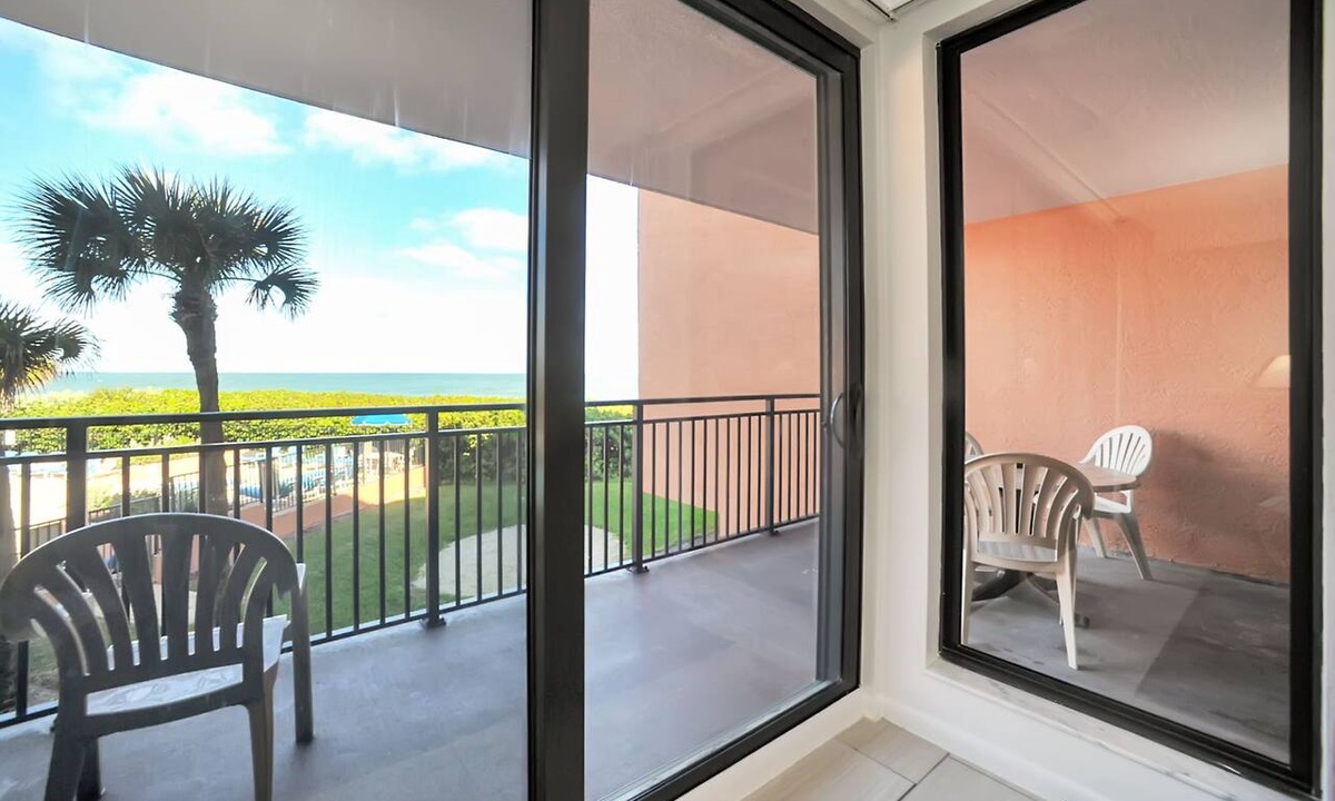 Golden Beach Estates Condo | Beachfront Condo w/Pool & Balcony in FL