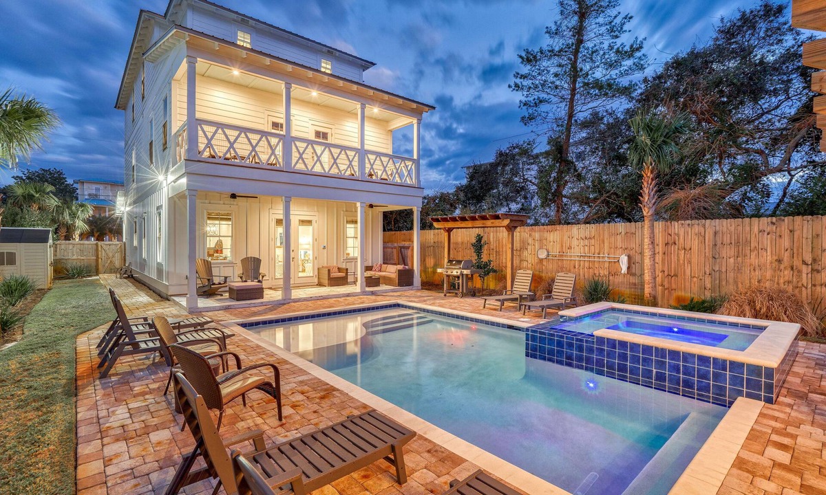 Crystal Beach House | Beachin' *HeatedPool&Spa*Golf Cart*Bikes*BeachSvc*
