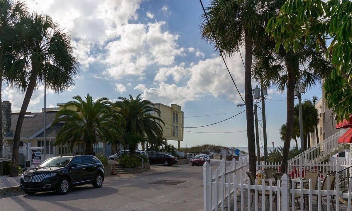 Clearwater Beach Cottage | Beachside Cottage just 20 seconds to the beach