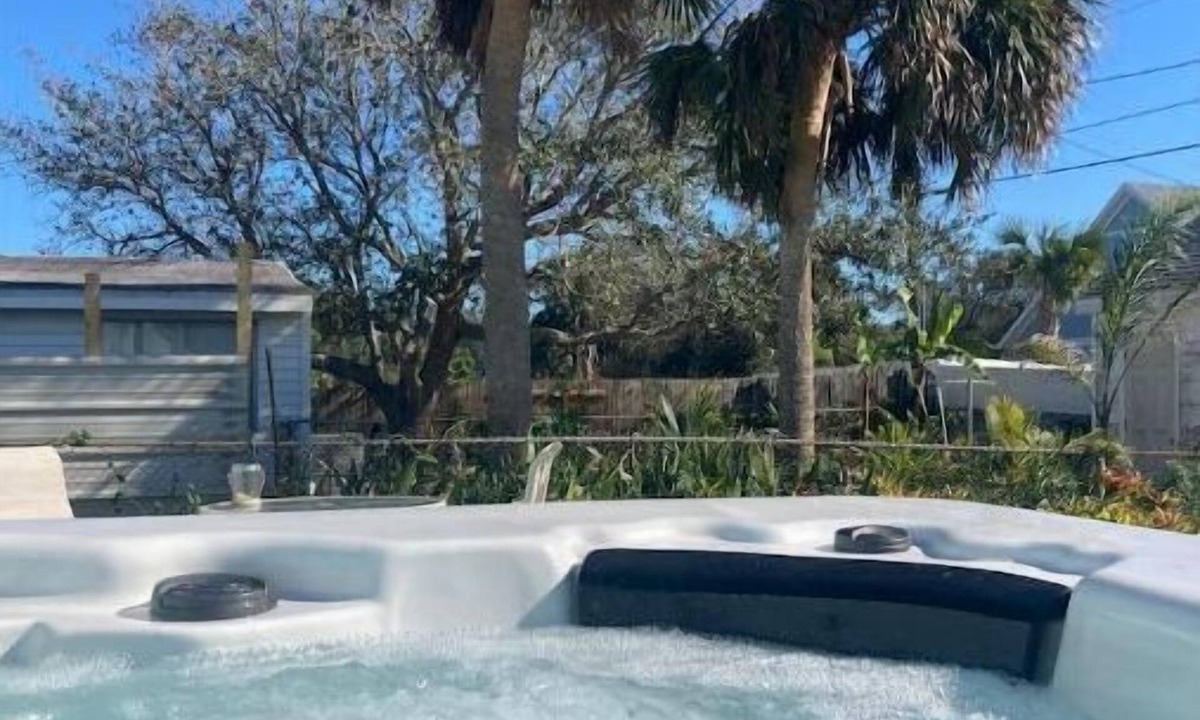 Holland By The Sea Cottage | Beachside Cottage Huge Swim Spa!
