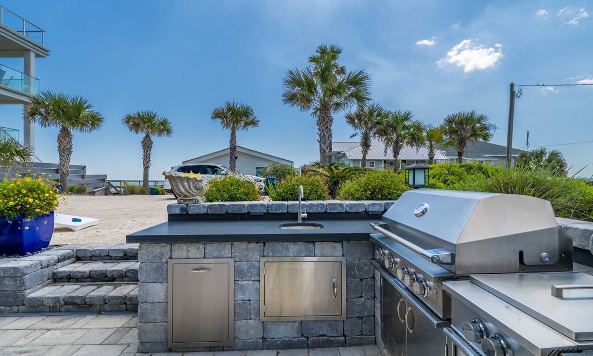 Ocean Cay House | ☀️ Beachside with Private Beach Access ☀️ 4 luxurious King bedrooms & 4 baths ☀️ Comfortably sleeps up to 8 guests ☀️ Outdoor Kitchen and Dining ☀️ Within walking distance of 2 restaurants: SaltLife & Sandbar ☀️ Outdoor Kitchen ☀️