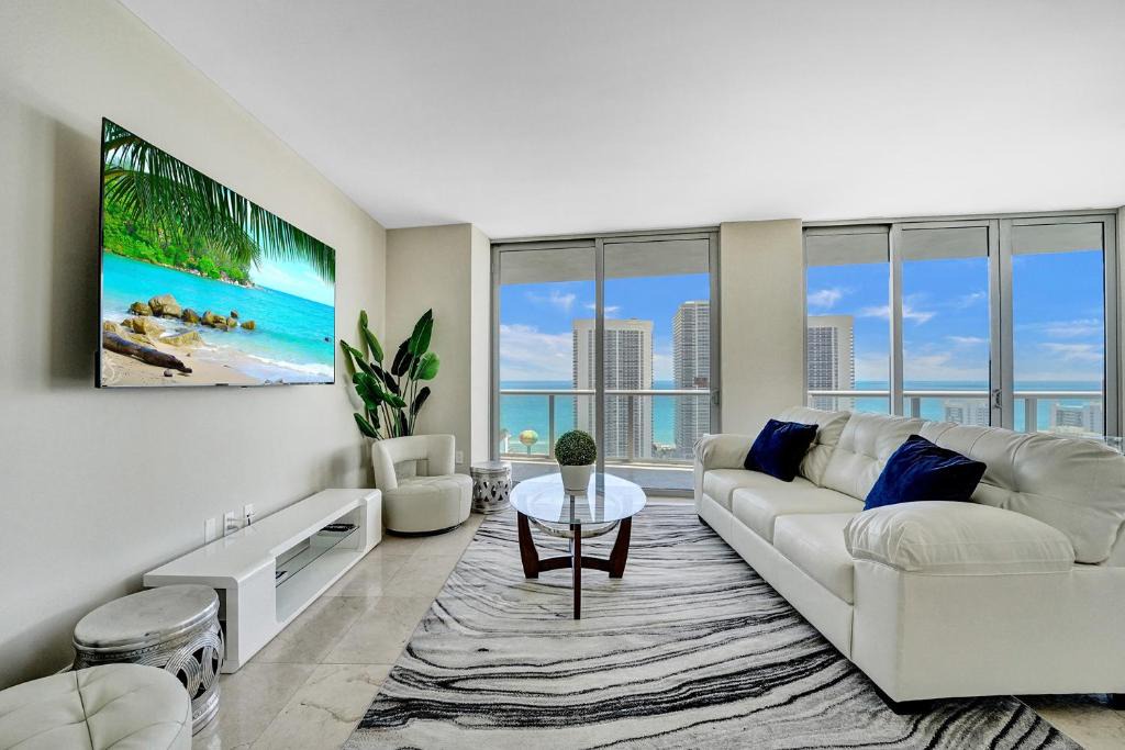 Hallandale Beach Apartment | Beachwalk Resort