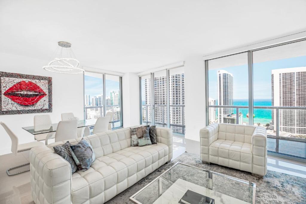 Hallandale Beach Apartment | Beachwalk Resort 2902
