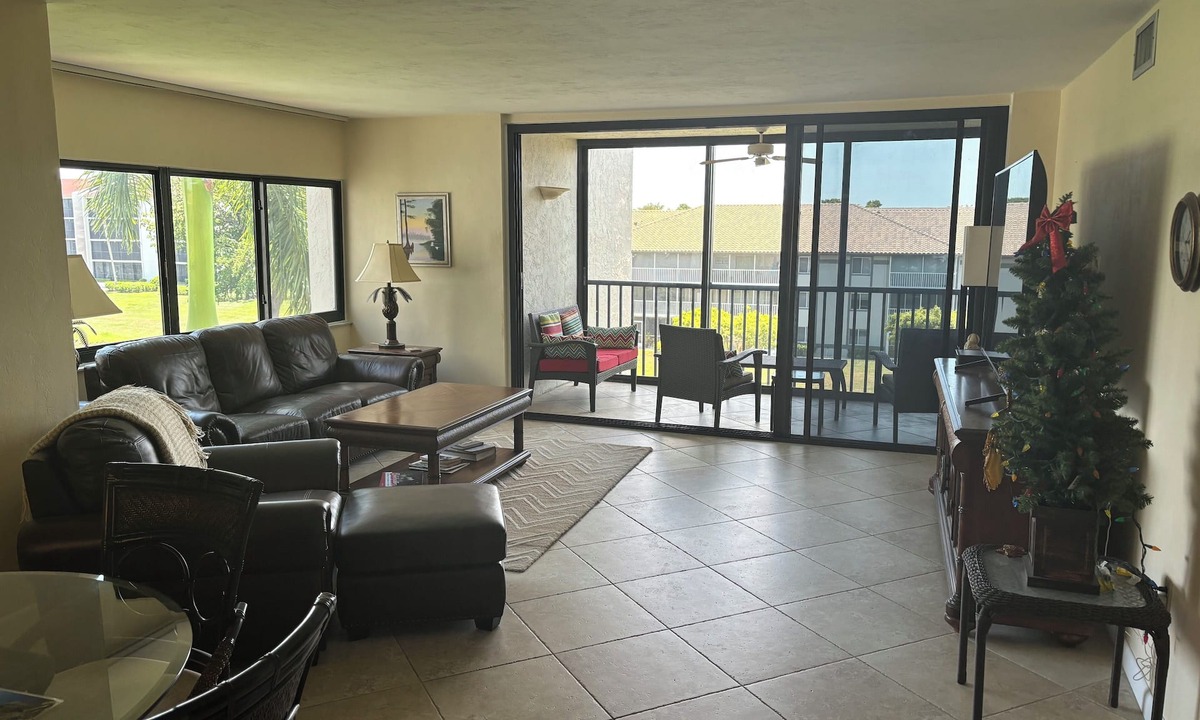 McGregor Condo | Beautiful 2/2 condo in gated community on the River
