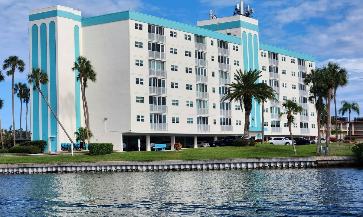 Largo Condo | Beautiful 2/2 Intracoastal Waterfront Snowbird Paradise Condo Home, Two Pools!
