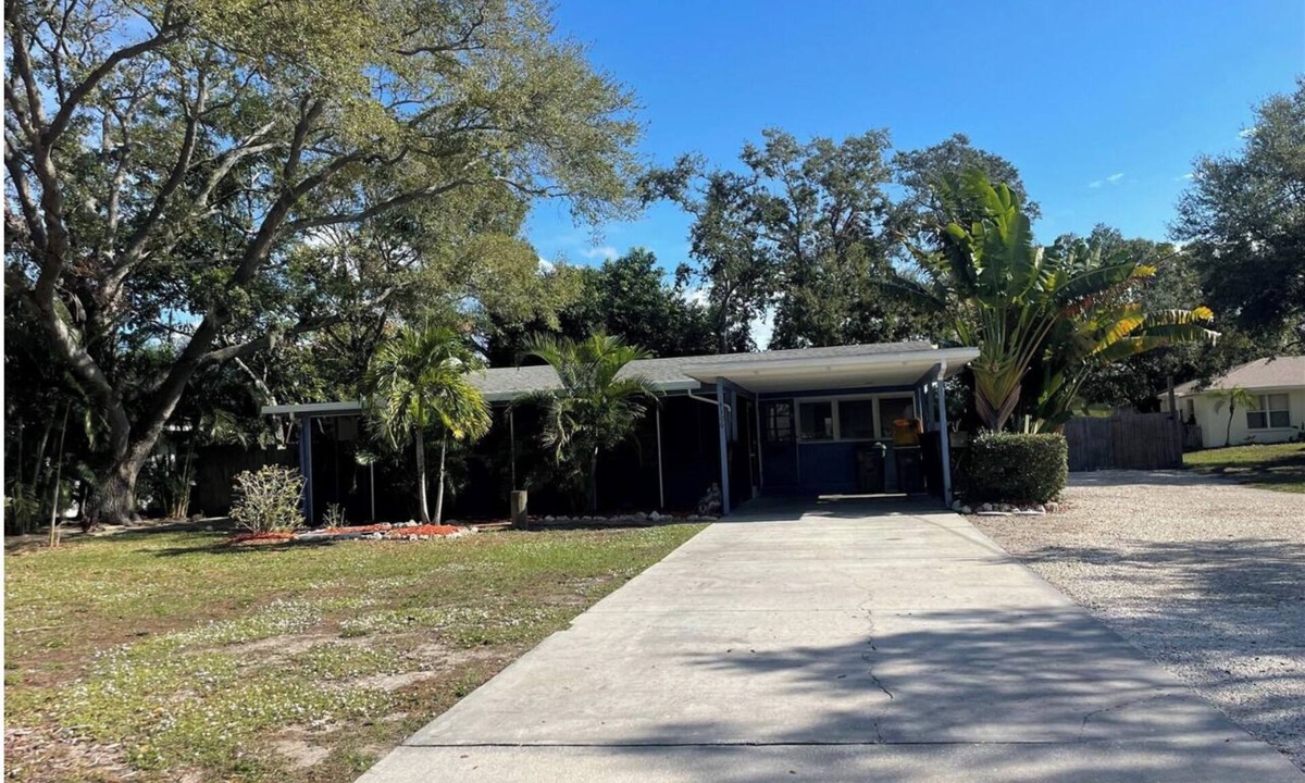 Indian Beach Sapphire Shores Cottage | Beautiful 2 Bed/2 Bath Cozy Cottage Retreat — Your Home Away From Home