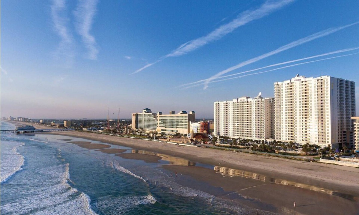 Brush - Stewarts Resort | Beautiful 3BD/2Bath Daytona Suite - Pools, Lazy River, Bar, Slides