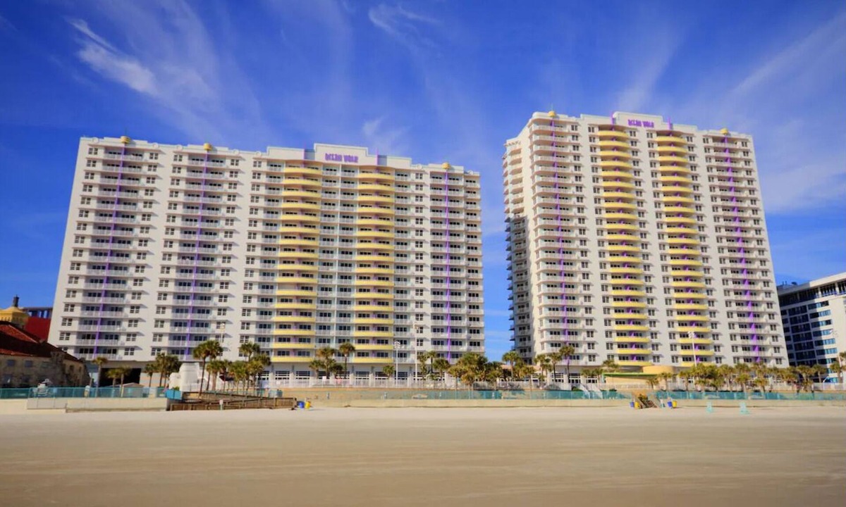 Seabreeze Historic District Resort | Beautiful 3BD/3Bath suite in Daytona - Beach, Pools, Lazy River, Bar, Slides
