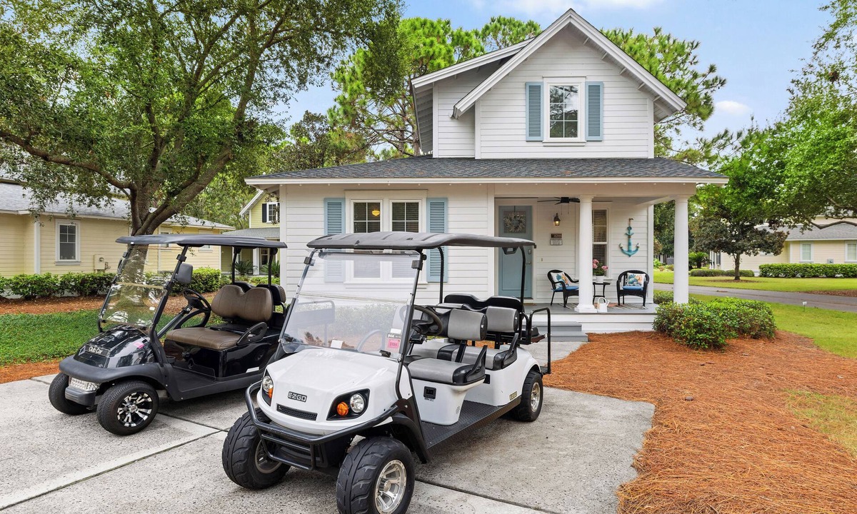Laurel Grove House | Beautiful - 6 pax Golf Cart w optional 4 pax, Pool, HotTub, Gym, Pet Friendly